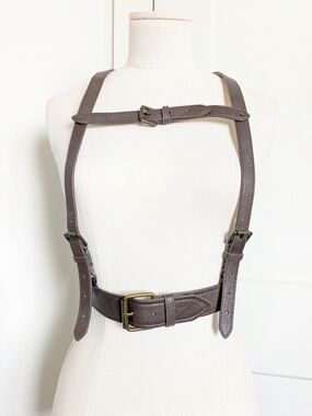 NWOT BCBG Maxazria Faux  Brown Leather Harness Gold Buckle Belt Small